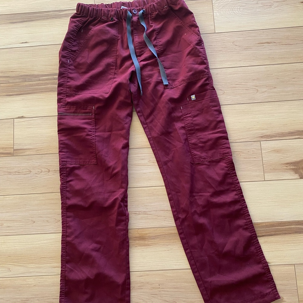 Men’s FIGS scrub pants